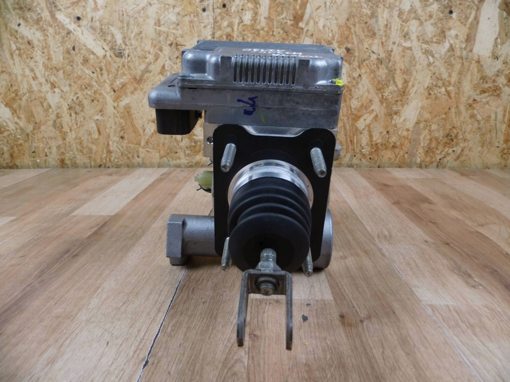 Toyota auris ii e180 1.8 hybrid насос гальмівна 47210-12130 в Україні