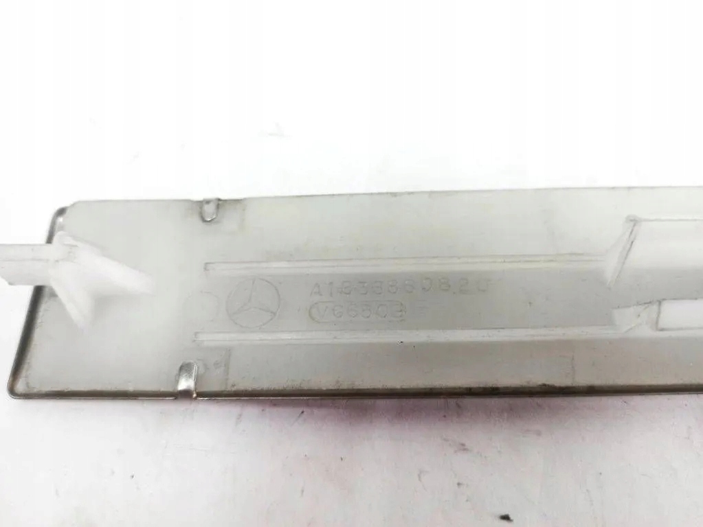 Передня права молдинг декоративна поріг mercedes-benz m w163 a1636860820 Ціна