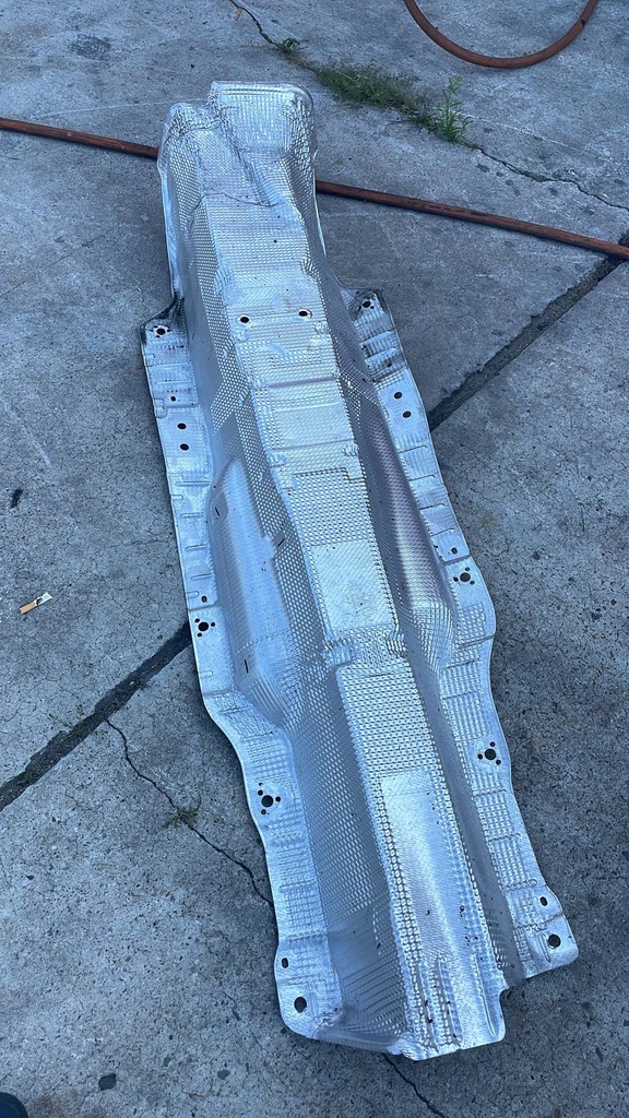 фото №1, Защита тепловая трубы выпускной 5q0825661ca