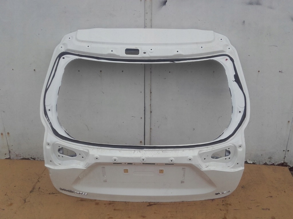 фото №1, Крышка багажника задняя задняя багажника toyota yaris cross 20r-