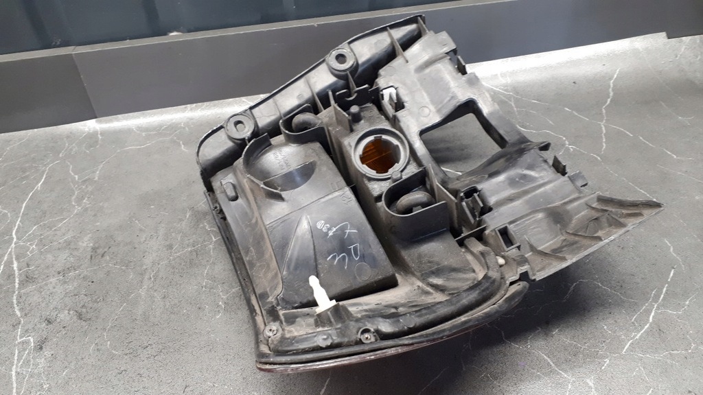 фото №8, Лампа права задня toyota carina 95r