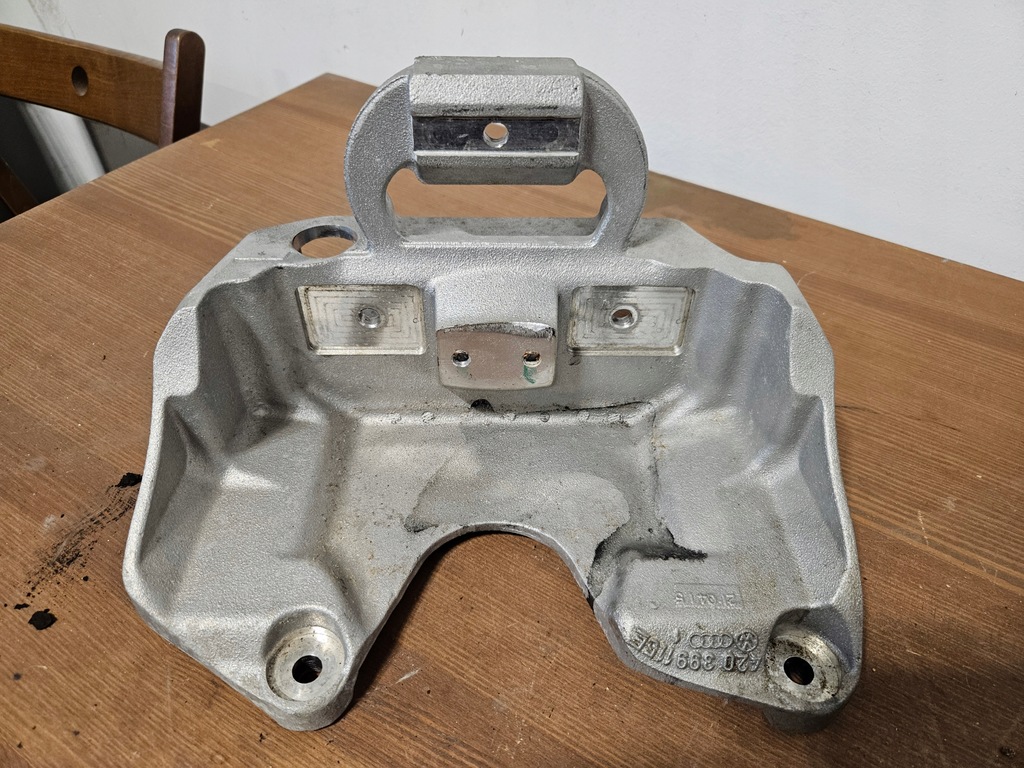 фото №1, Кронштейн двигателя audi r8 4s 420399115e