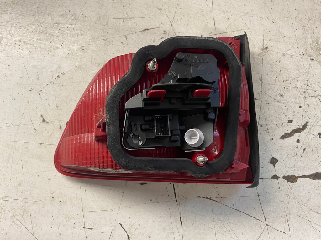 фото №7, Vw touran ii лампа лівий задня w кришка 1t0945093