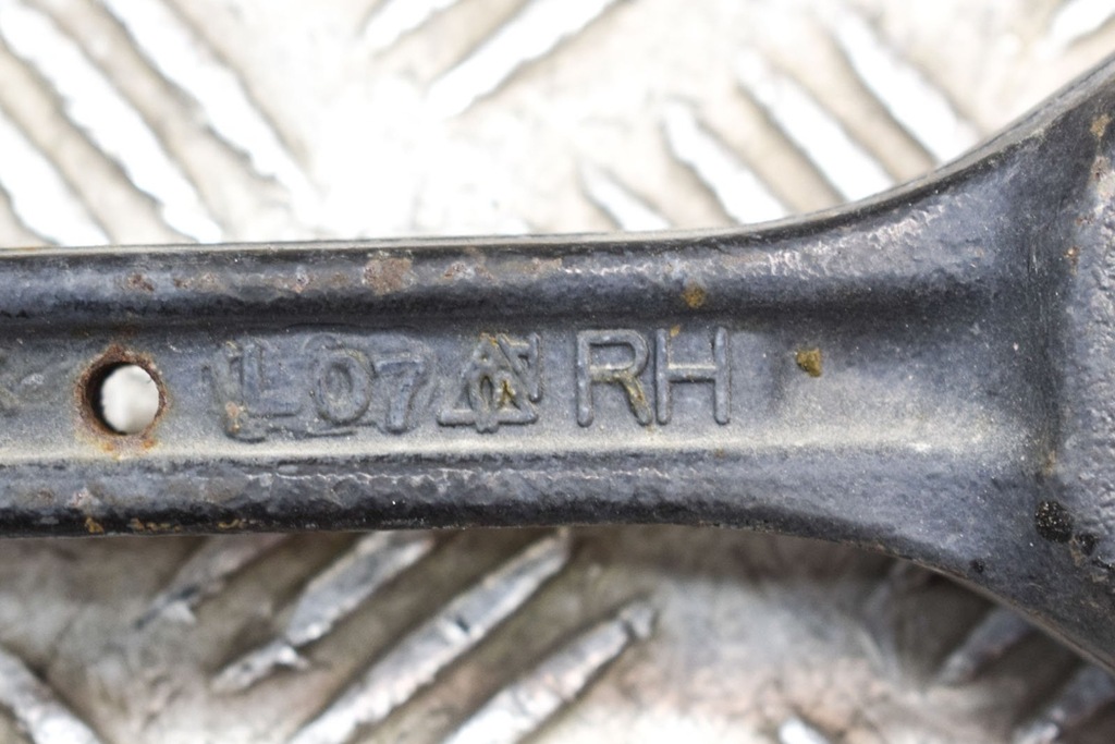 фото №5, Chevrolet camaro mk5 передні праве нижні важіль 20951301 6.2 бензин 318kw