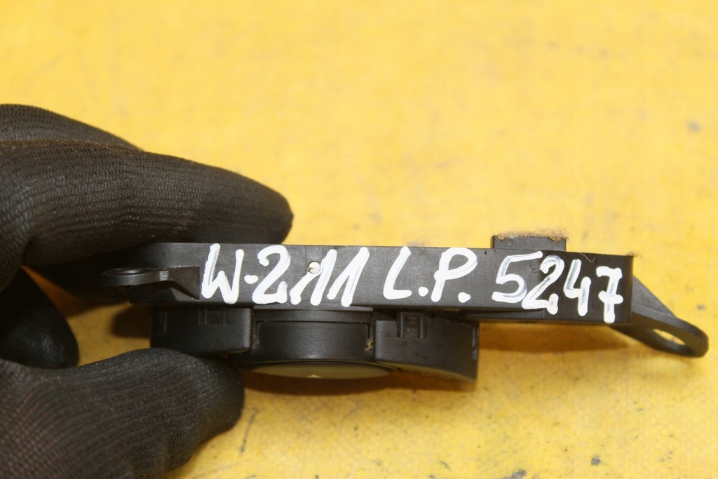 фото №8, Панель кнопка регулировки зеркал mercedes-benz оригинальный номер 2118202110