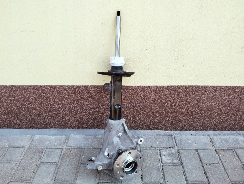 фото №1, Поворотный кулак амортизатор правая bmw 1 f40