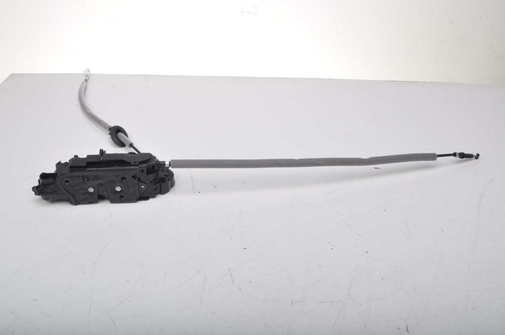 фото №1, Leon iv замок дверь правый перед c6b5tc837016b 2021