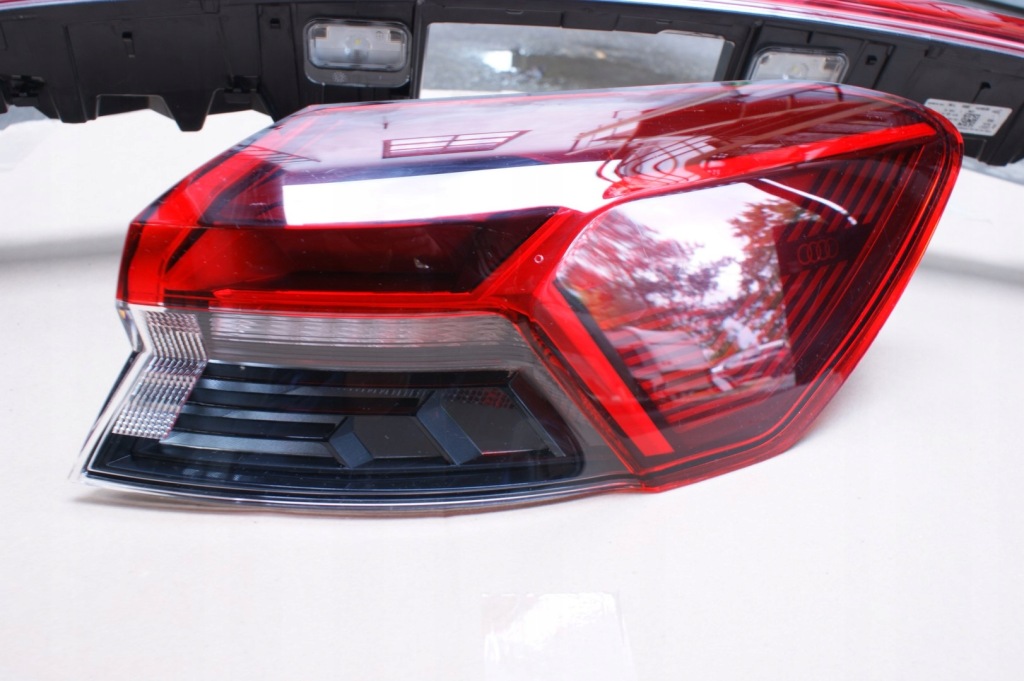 фото №1, Audi q4 e-tron лампа правий задня w крила