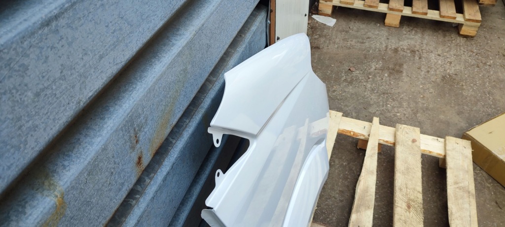 Купити Крило правий перед dodge sprinter 906 od 01.2007r лак p01 arctic white