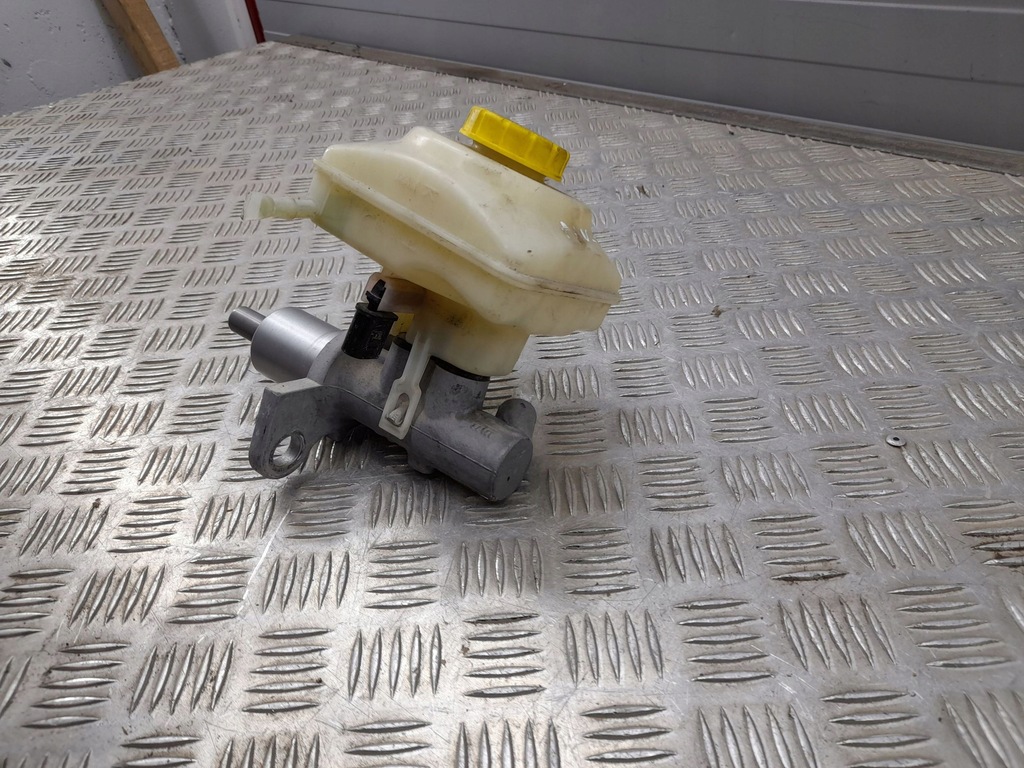 фото №8, Porsche panamera 970 2011 с передний главный цилиндр тормоза