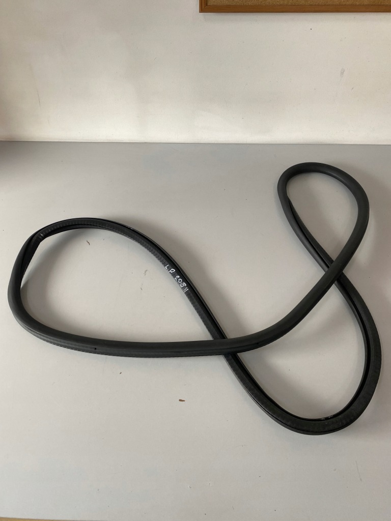 Купити 9823214980 прокладка двері передніх лівих peugeot 208 ii