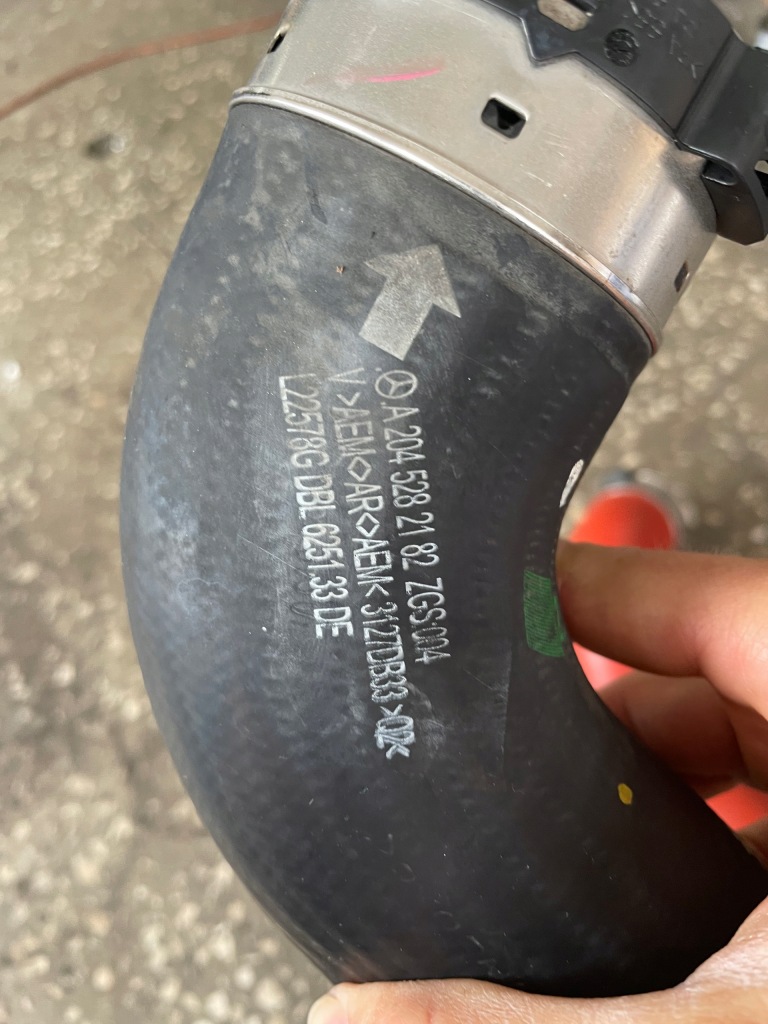 Mercedes c klasa w204 рестайлінг  патрубок шланг труба powiet Оригінал