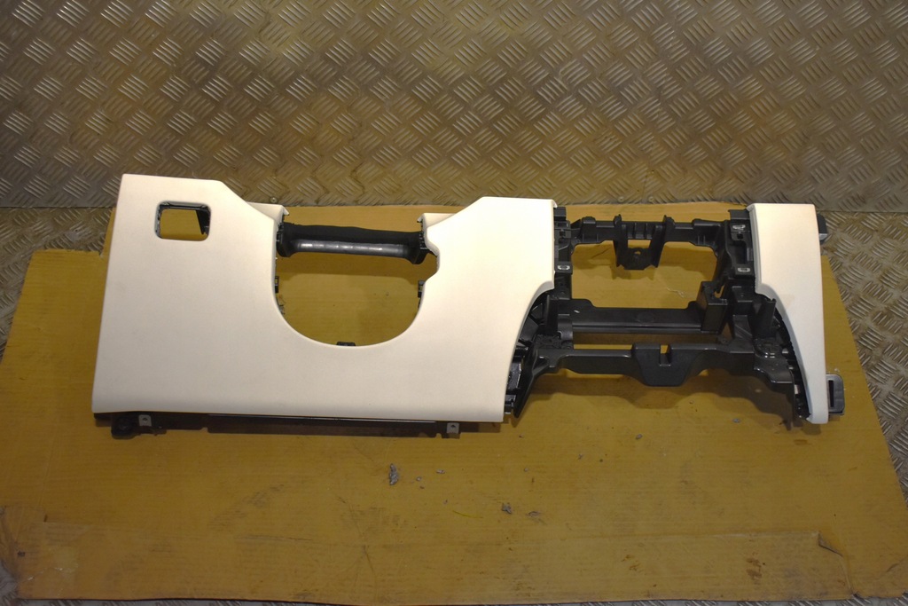 фото №1, Idealna защита полка pod консоль mercedes w223 1