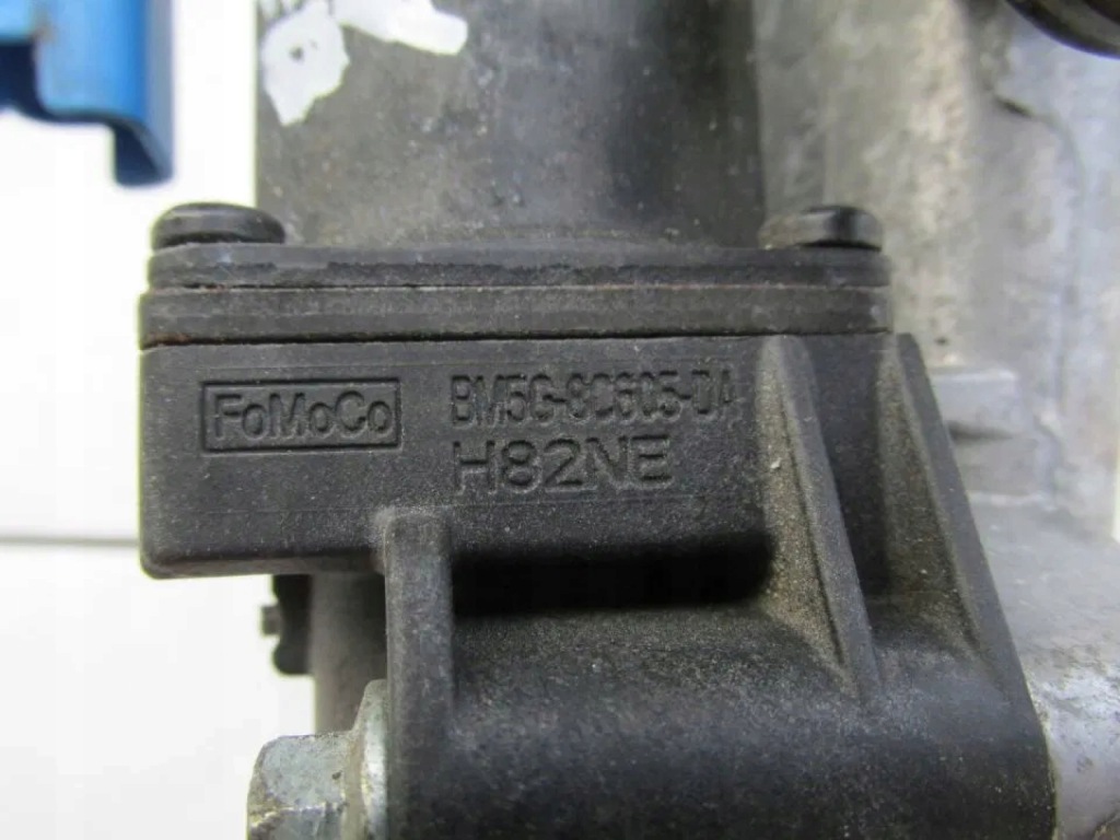 Патрубок клапан води термостат focus mk3 1,6 ecoboost 2012 rok Доставка