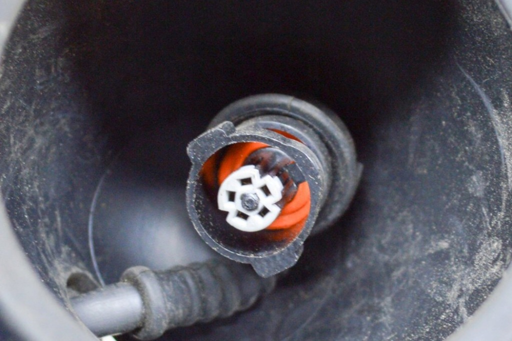 фото №6, Dodge stealth r/t задний правый амортизатор верхний защита mb663669 3.0i 235kw