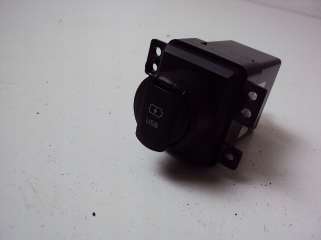 фото №1, Зарядное устройство usb kia sportage iv 17 r