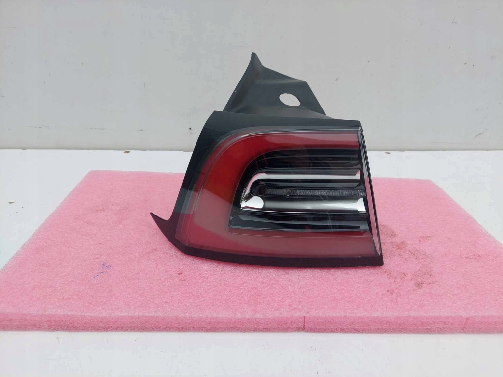 Купить Tesla model 3 лампа левая задний  задняя led европа