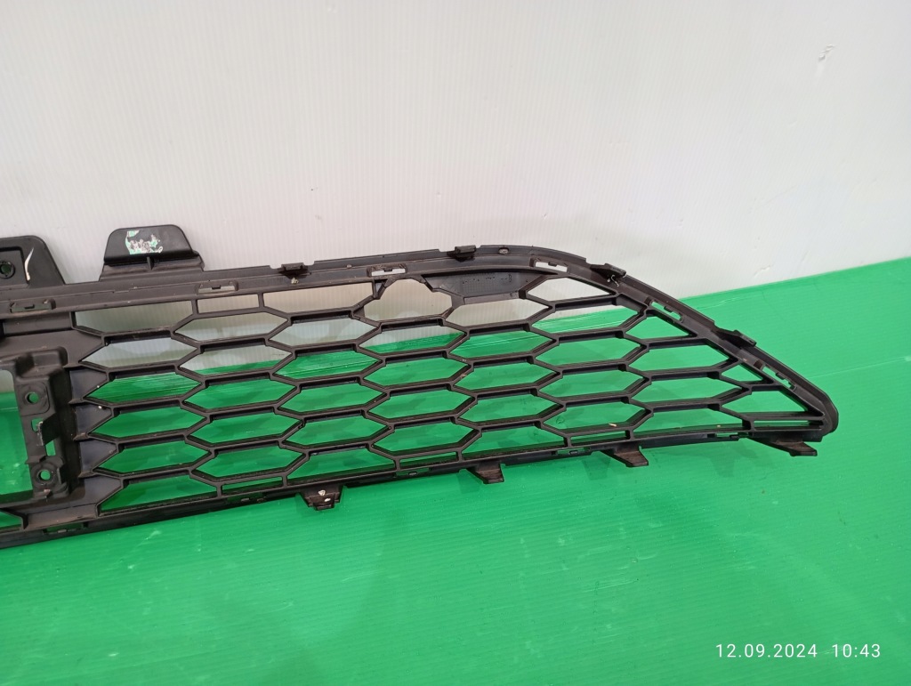 Купити Решітка середня бампера перед dacia sandero 3 622545973r