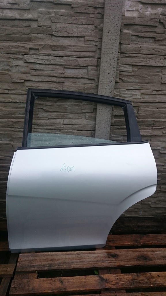 фото №1, Leon 1p дверь левая задние серебристый