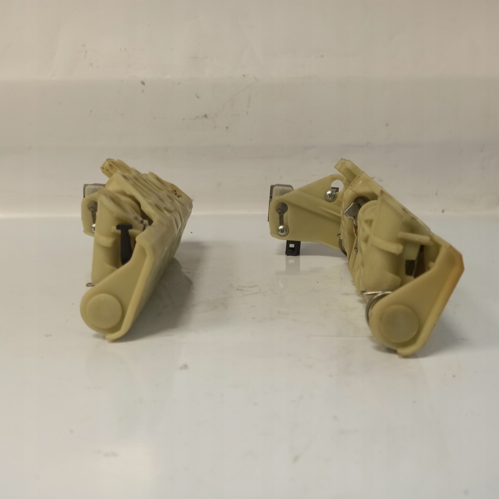 фото №11, Mercedes-benz w219 cls механизм моторчик подголовник задняя 2119700125 2x