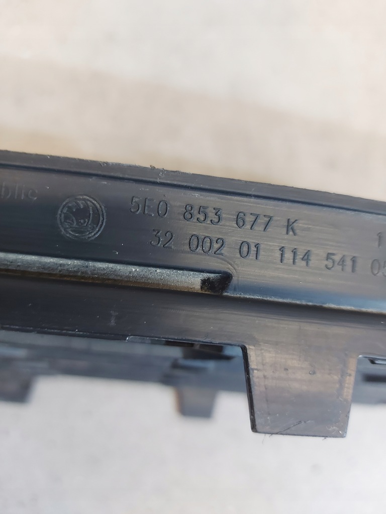 фото №9, Решётка средняя бампера решётка радиатора skoda octavia 3