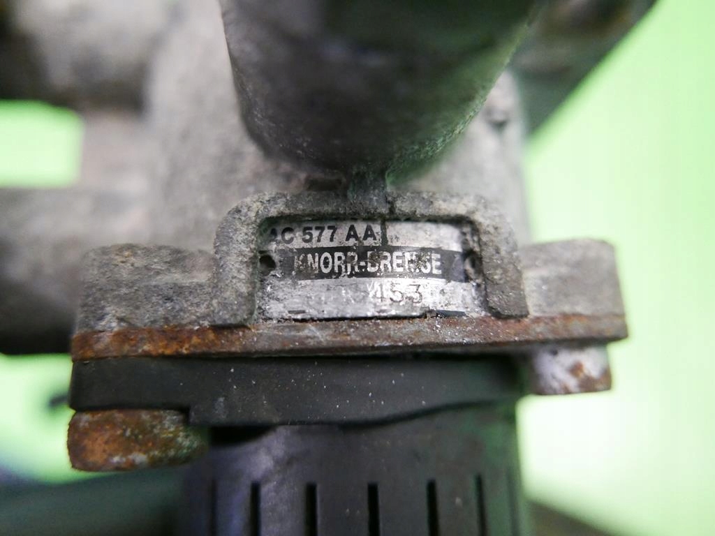 Клапан релейный тормоза renault premium 370dci с Разборки