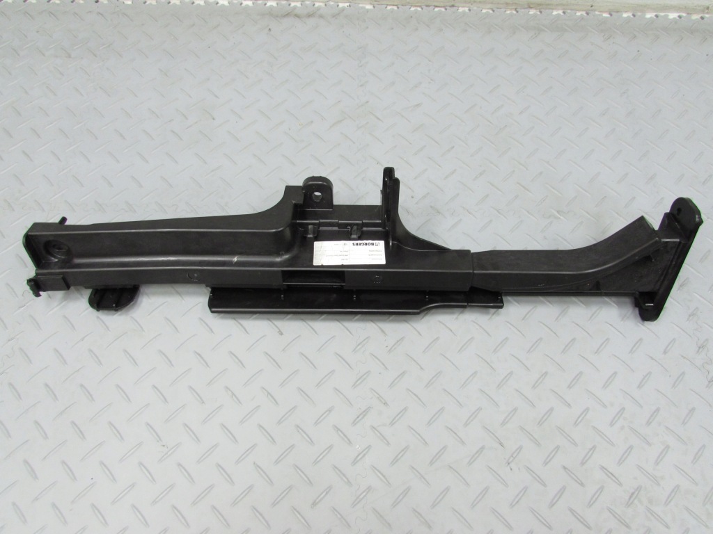 Купить Volvo v60 кронштейн пол багажника левое 31484277