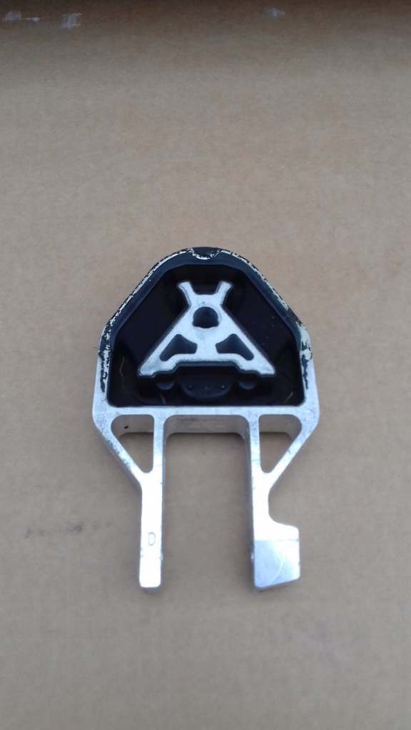 фото №1, Volvo xc40 кронштейн подушка 32222105