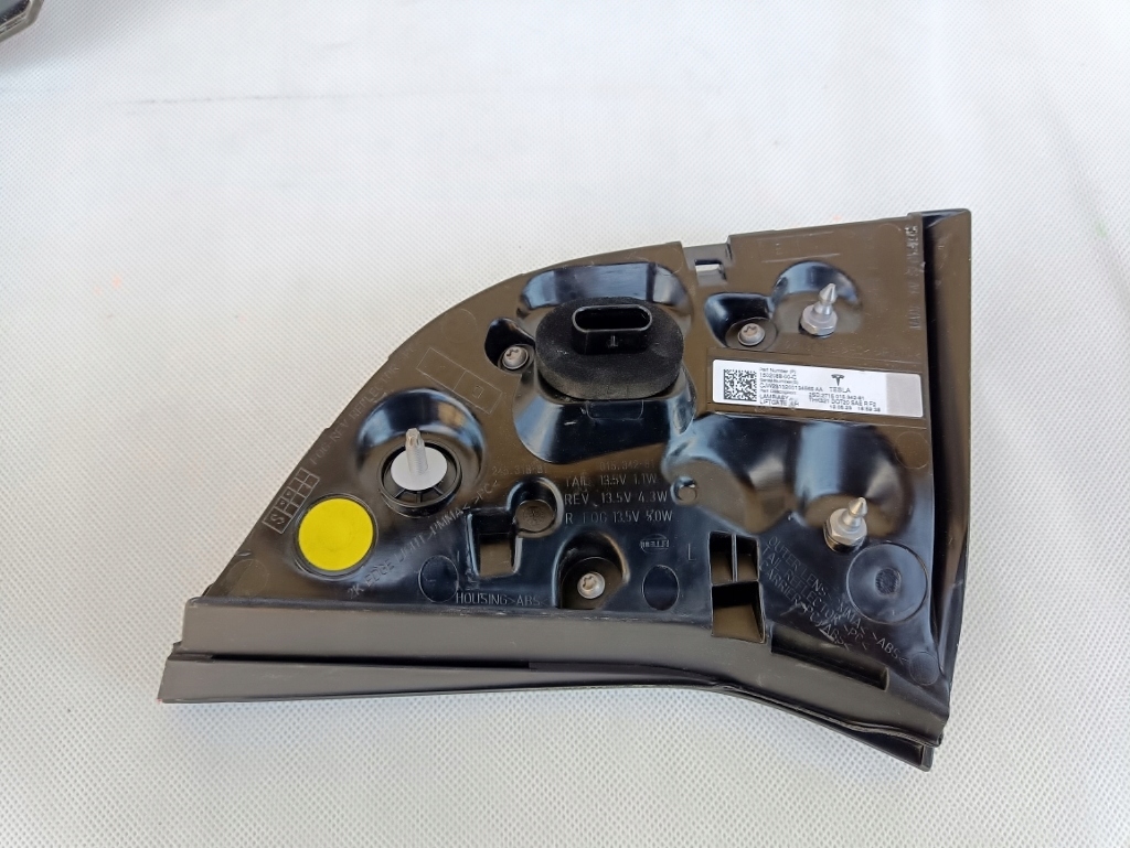 Tesla model 3 рестайлінг  фара ліва задній задня led кришка багажника Доставка