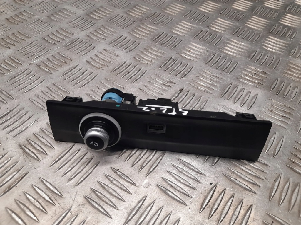 фото №1, Alfa romeo stelvio 156115933 разъём прикуривателя