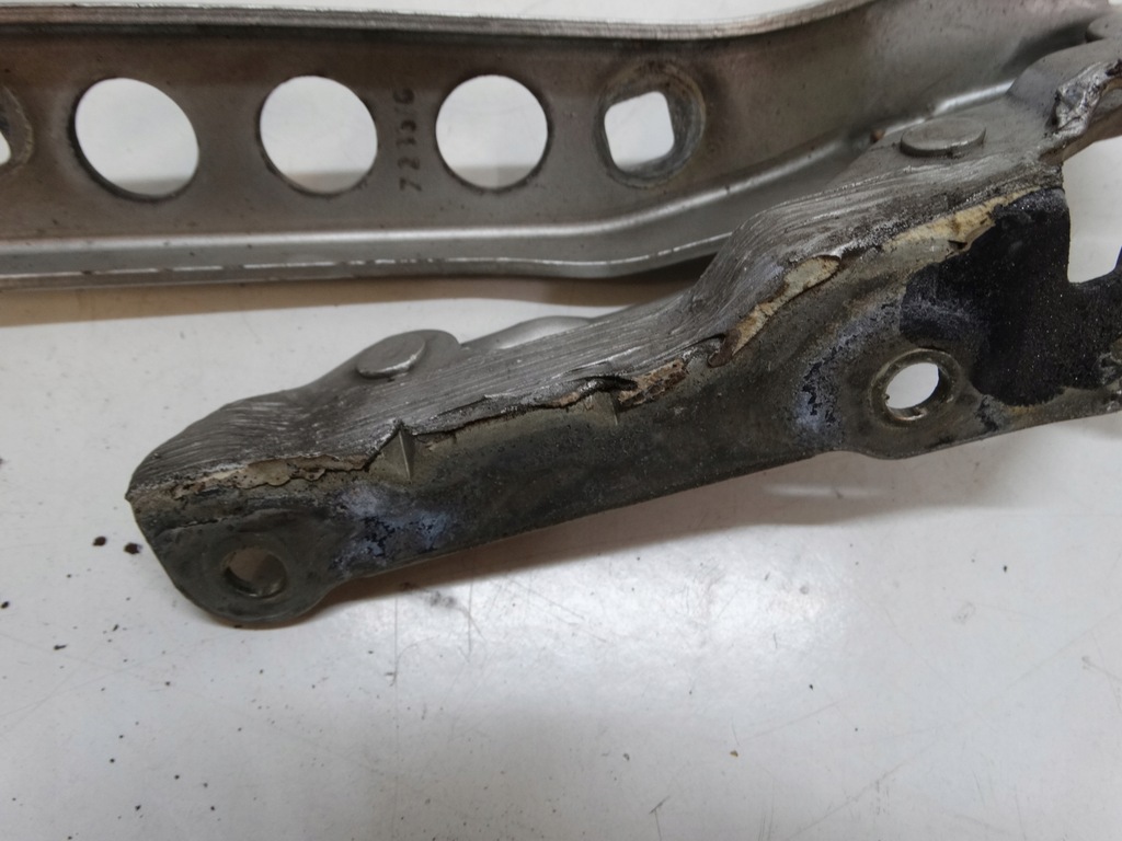 фото №11, Петля капот правый skoda octavia ii 1z0823302c