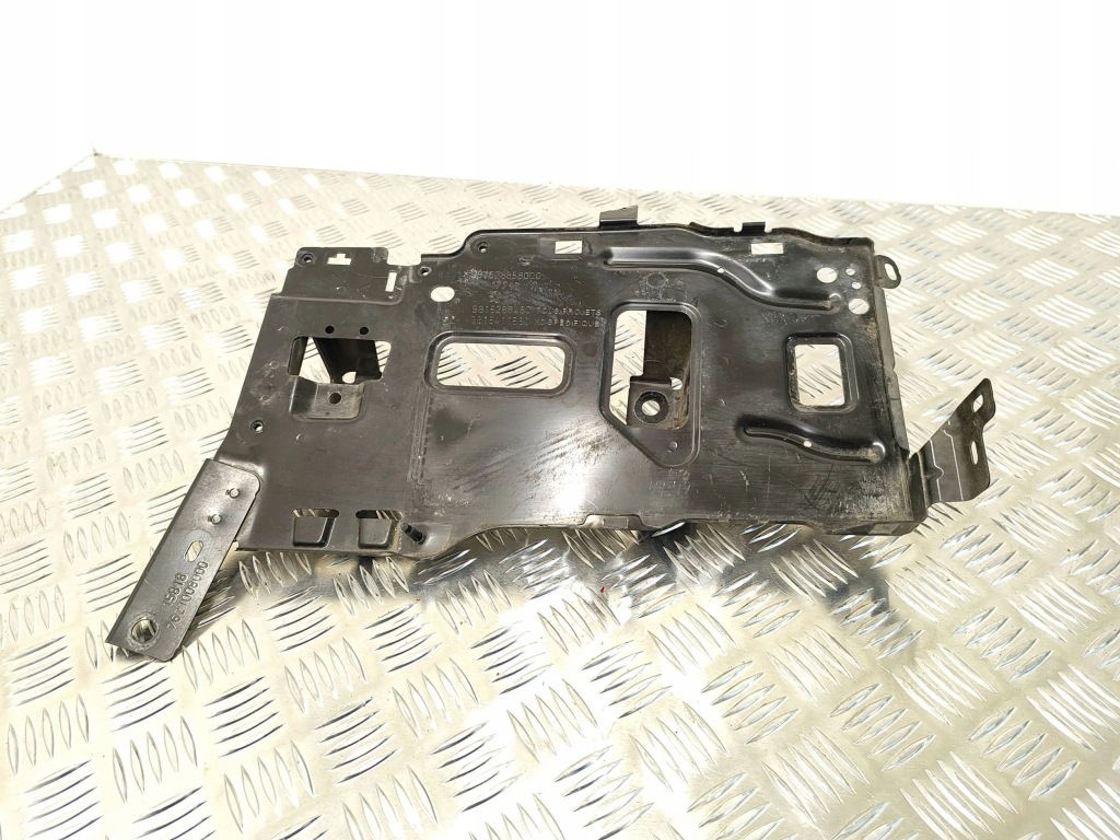 Купить Peugeot 3008 2 2018 полка аккумулятор