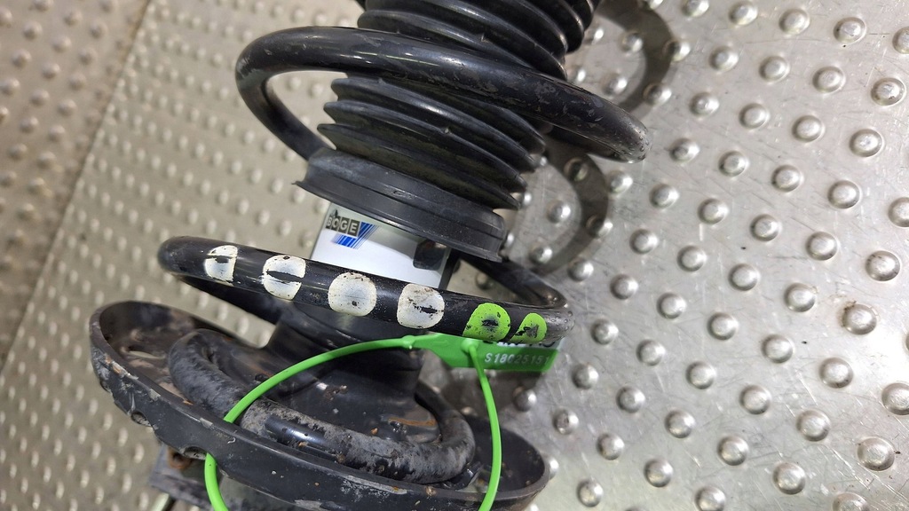 фото №8, Поворотний кулак амортизатор правий перед 5q0407258c vw t-roc audi q3 ii 83a arteon