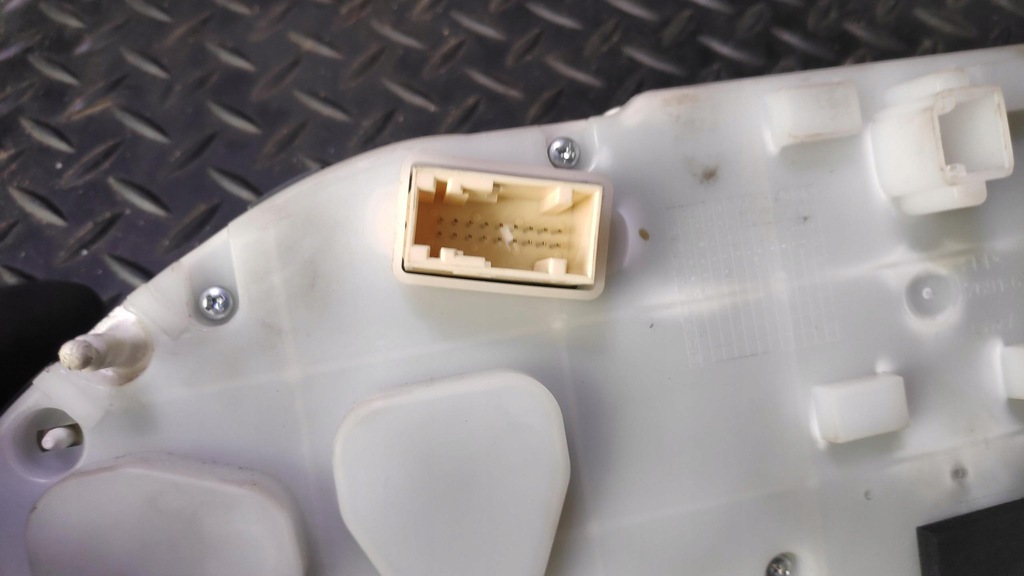 фото №5, Счетчик приборы eu peugeot 208 i 9805400480j