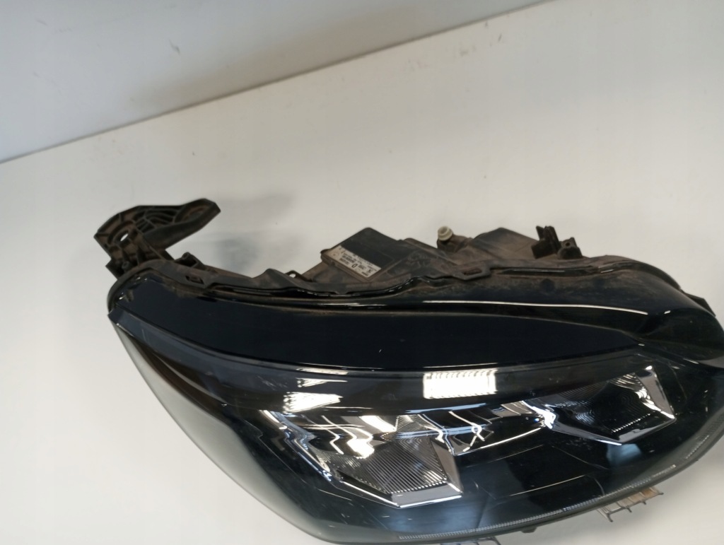 Фара ліхтарі  правий ліва peugeot 208 2008 2 full led 9833036380 9833036180 Недорого