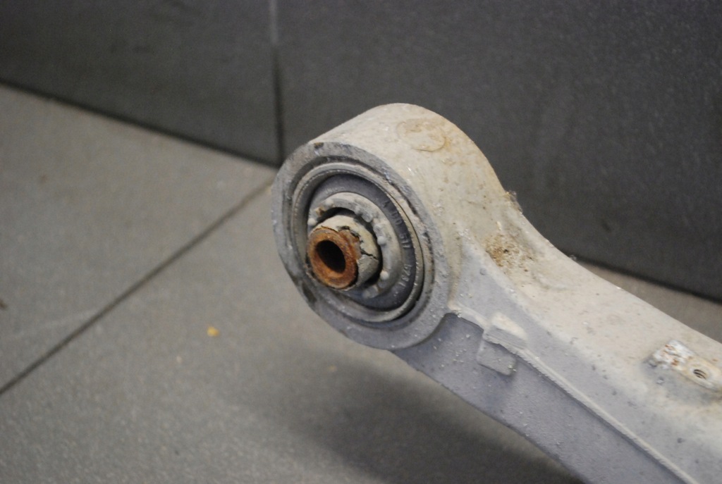 фото №7, Поворотный кулак рычаг ступица audi a8 d2 lift левый задняя