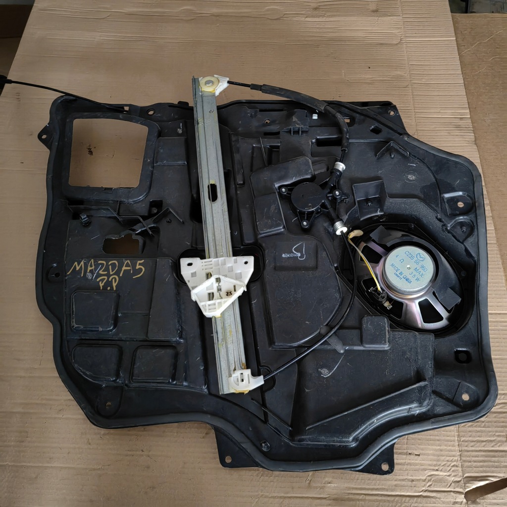 фото №1, Mazda 5 скло правий перед