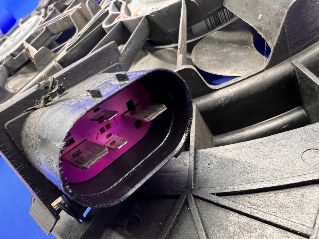 Audi a6 c6 3.2 fsi вентилятор радіатора 4f0959501c Недорого