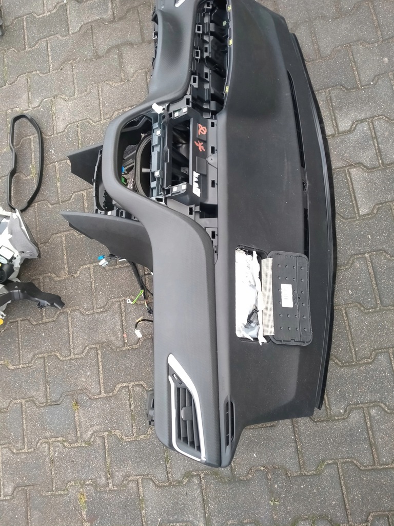 фото №1, Peugeot 2008 приборная панель консоль повреждённая