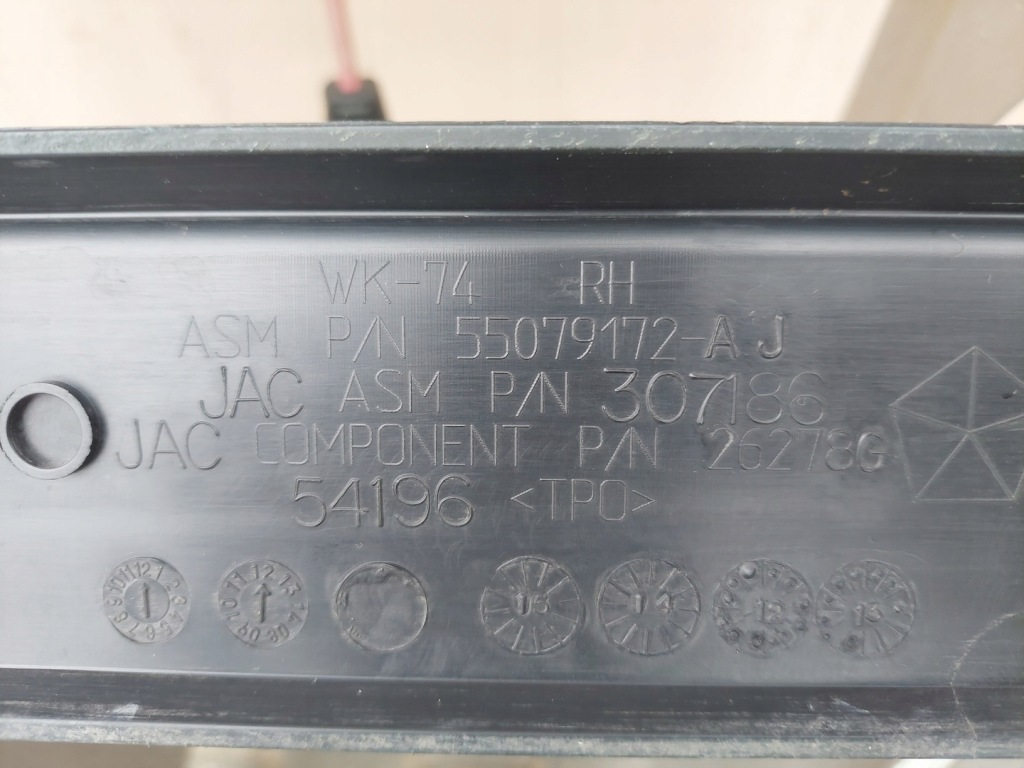 Jeep grand cherokee wk2 рейлинг крышный правый молдинг направляющая 55079172-aj Киев