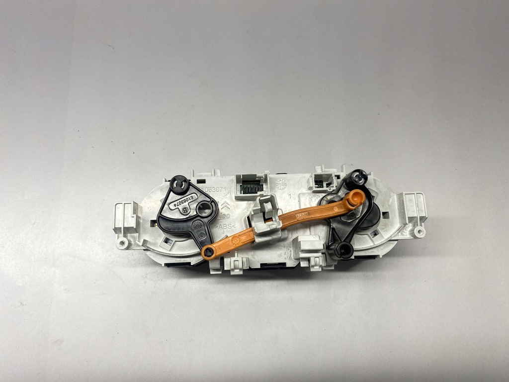 фото №7, Peugeot 208 панель кондиционера e1063071 2017