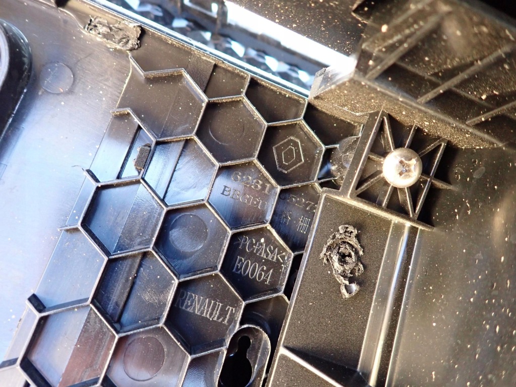 фото №4, Dacia spring 22- решітка радіатора решітка радіатора