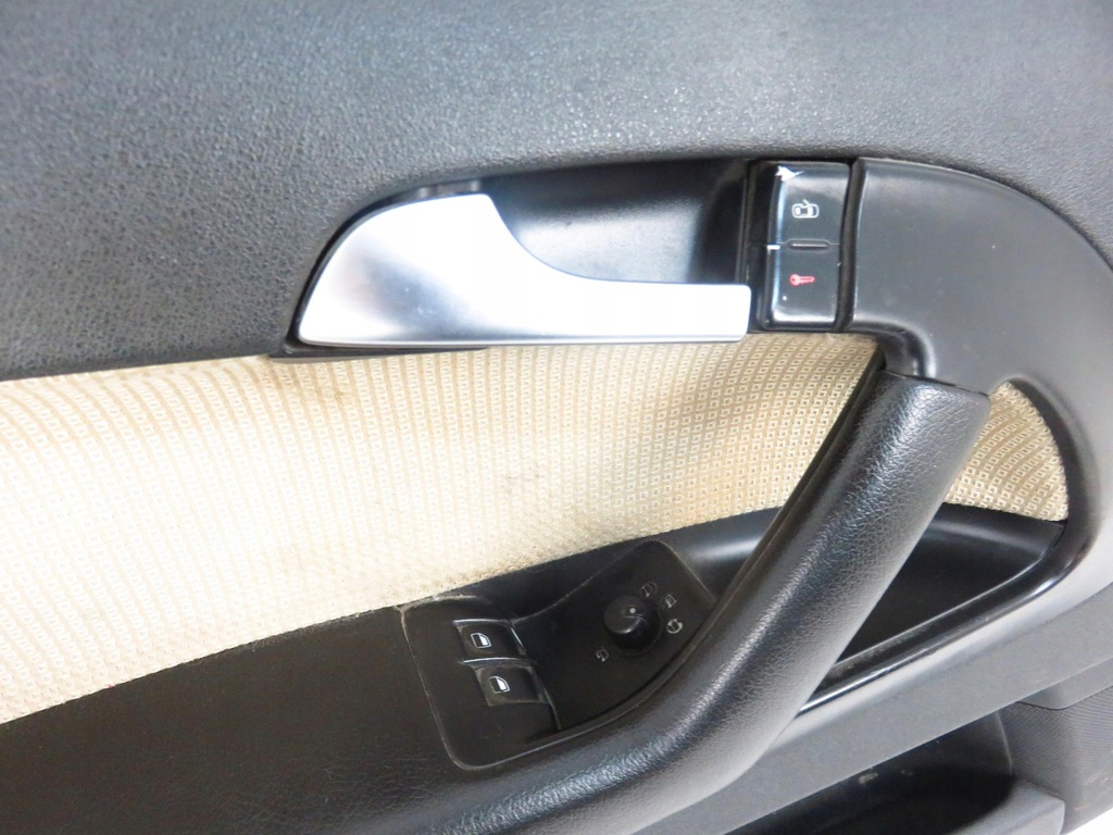 фото №10, Обшивка левый передний audi a3 8p 3d