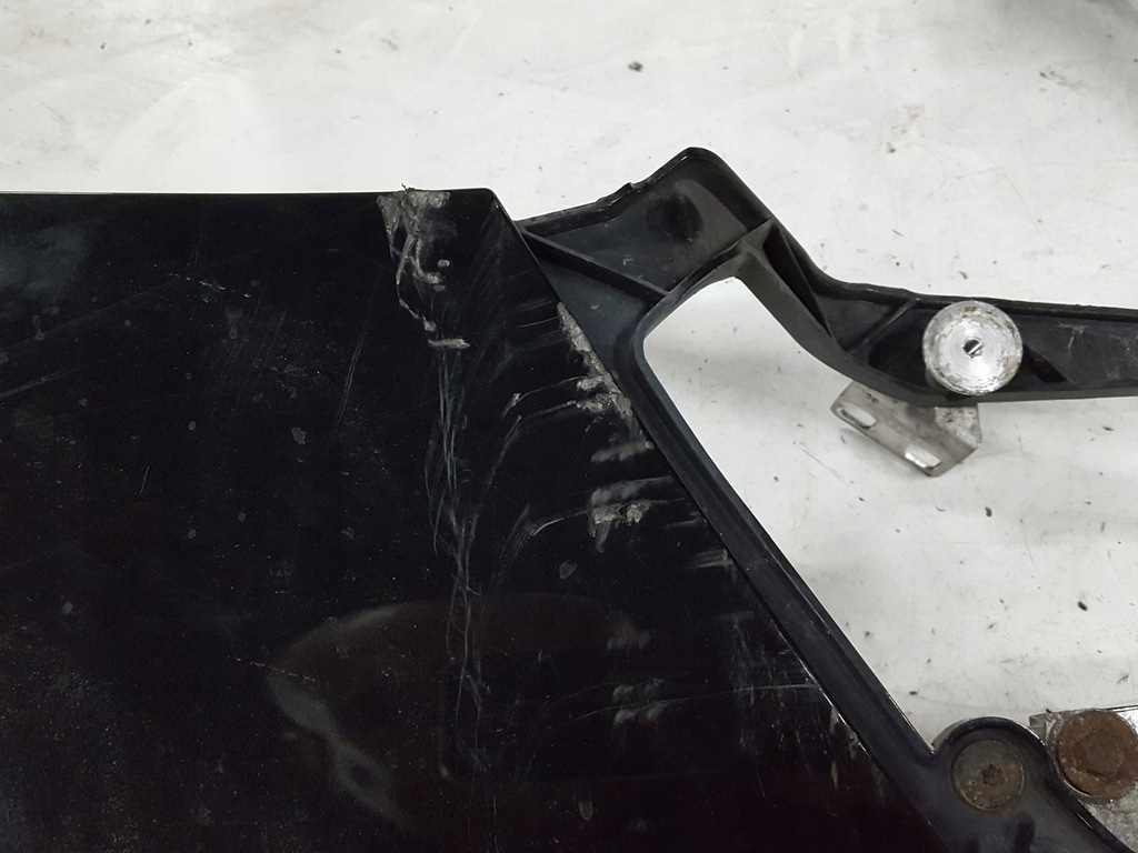 фото №4, Audi r8 420 06r- накладка крила права задня