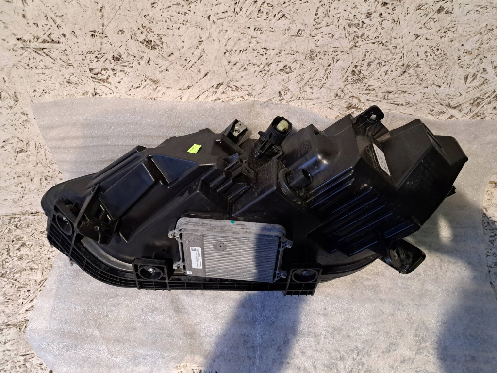 Купити Tesla x 1034319-01-c лампа правий перед