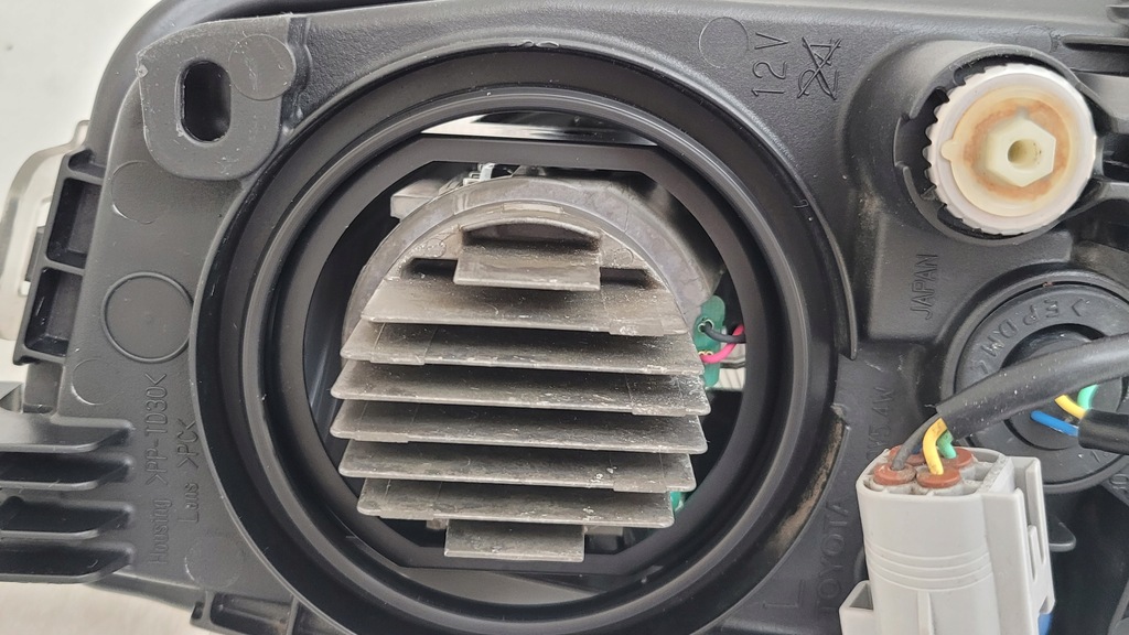 фото №10, Протитуманна фара лівий drl toyota prius iv xw50 2015- koito 47-84