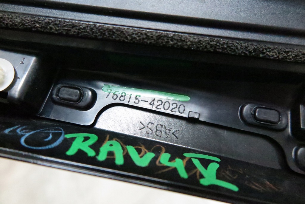 фото №8, Молдинг защита отделка крышки багажника правая toyota rav4 v 76815-42020
