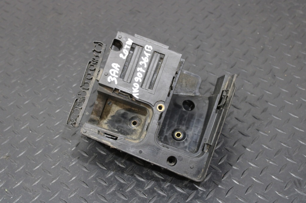 фото №1, Основа коробка запобіжників vw passat b7 3aa 1k0907361b