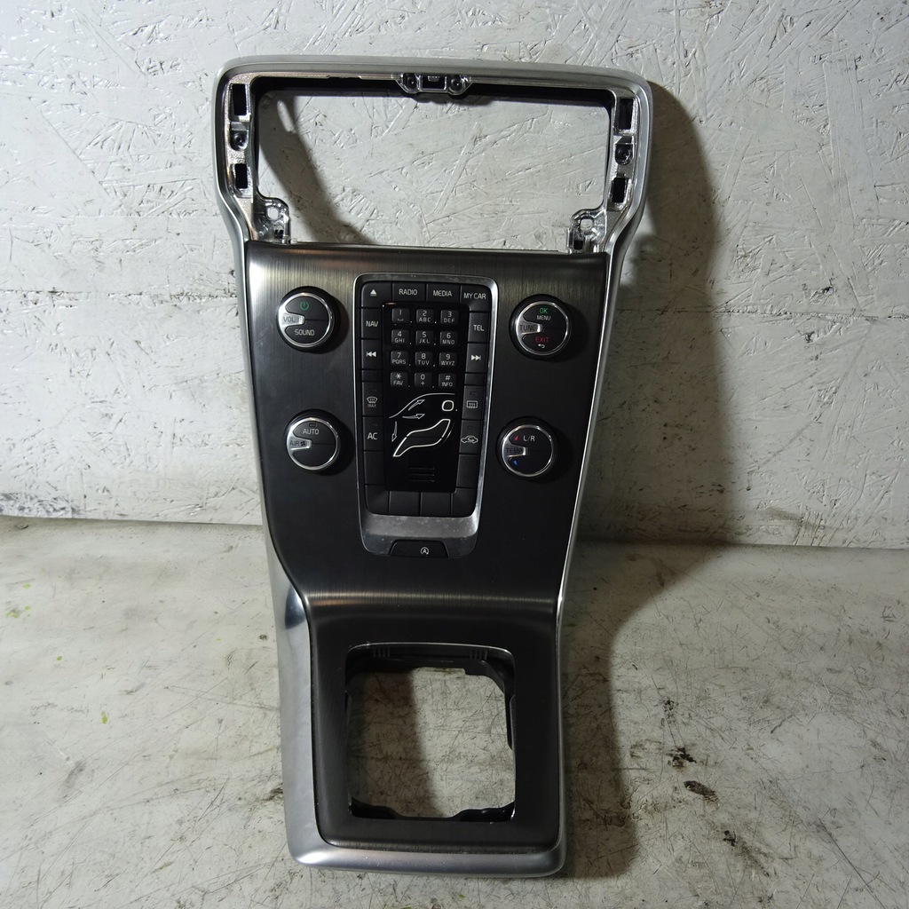 фото №1, Volvo v40 14r панель обдув 31288104