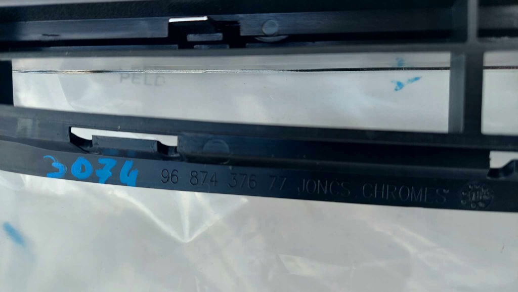 фото №9, Peugeot 5008 i 09-13 решітка решітка радіатора середня хром nowa оригінальний номер 3074